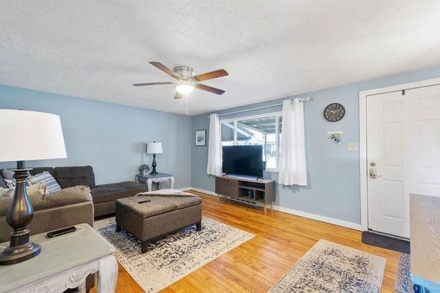 4 Ann St, Carnegie, PA 15106