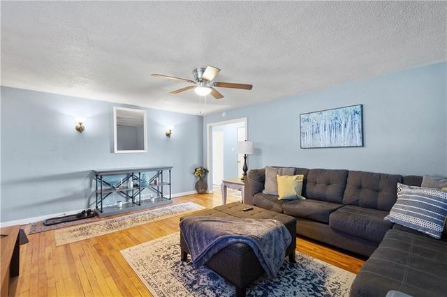 4 Ann St, Carnegie, PA 15106