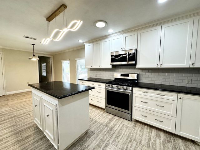 6632 Winding Rose Trail, Dallas, TX 75252