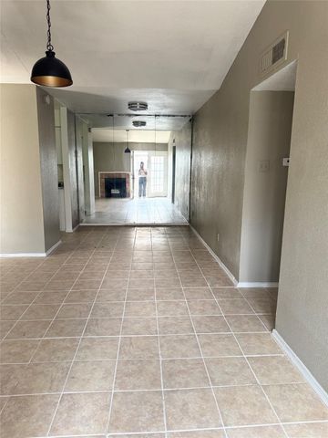 12500 Sandpiper Drive 212, Houston, TX 77035