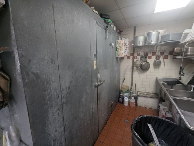 2 Confidential, Boston, MA 02115