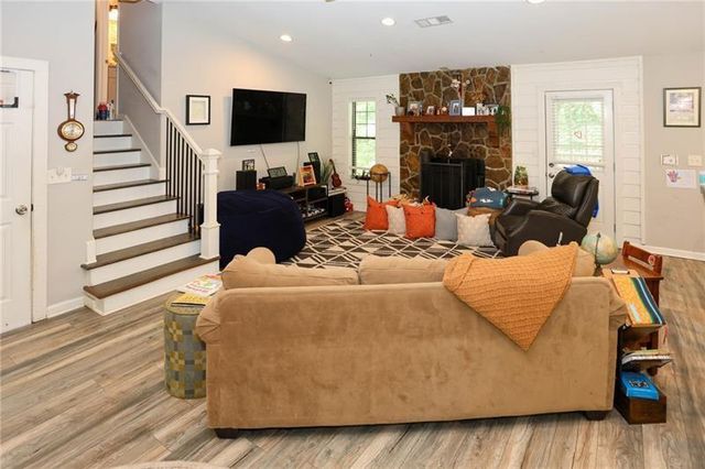419 Creekside Lane, Woodstock, GA 30188