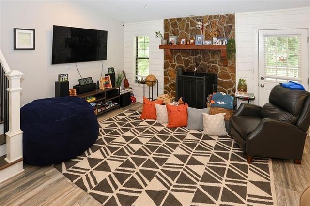 419 Creekside Lane, Woodstock, GA 30188