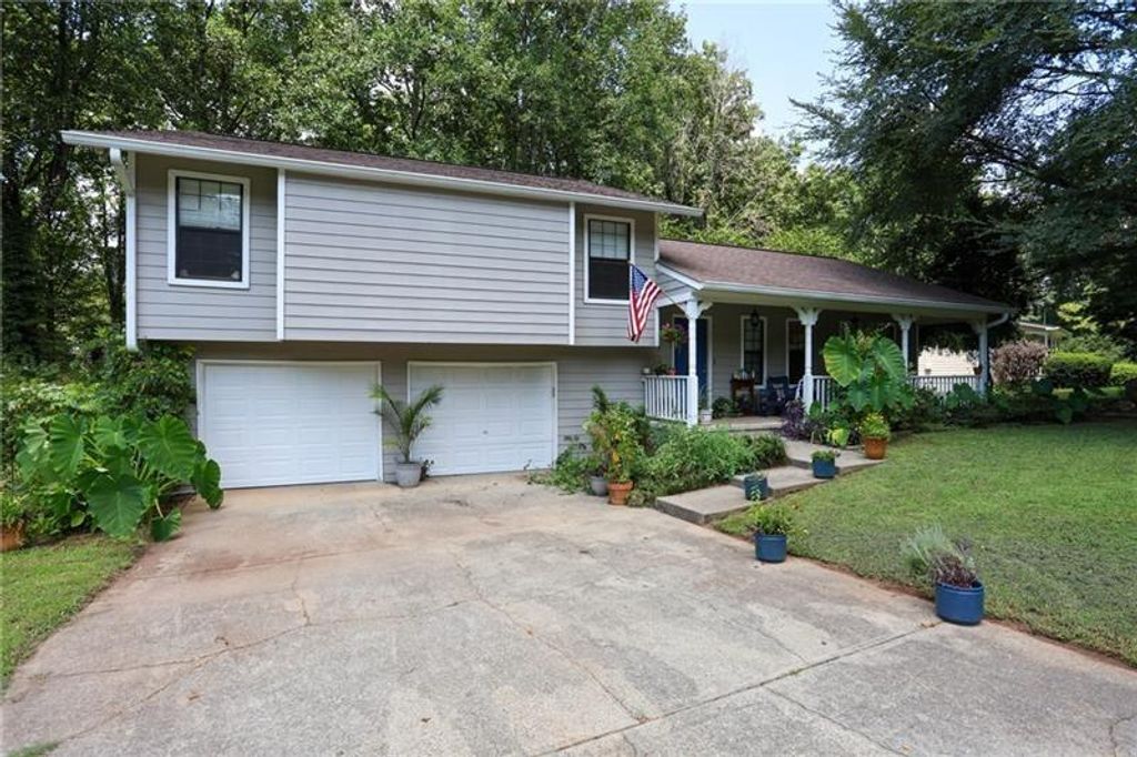 419 Creekside Lane, Woodstock, GA 30188