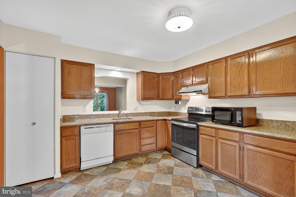 2890 SCHOOLHOUSE CIR, Silver Spring, MD 20902