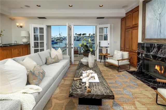 339 Via Lido Soud, Newport Beach, CA 92663