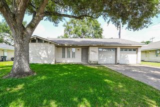 1902 S Memorial Court, Pasadena, TX 77502