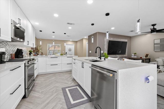 3367 COMMODORE Court, West Palm Beach, FL 33411