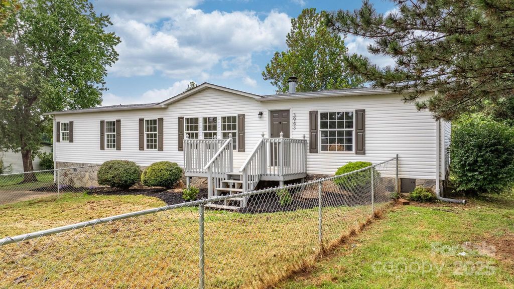 3943 Doe Court, Lenoir, NC 28645