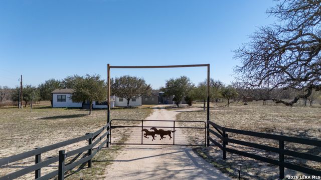 175 Ranch Country, La Vernia, TX 78121