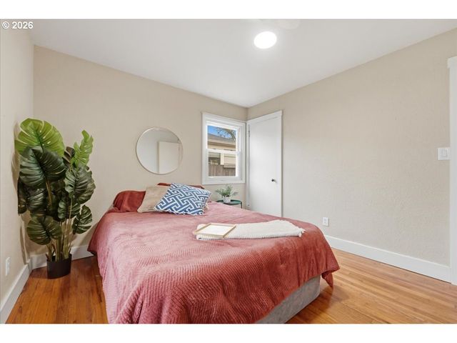 5823 Se INSLEY St, Portland, OR 97206