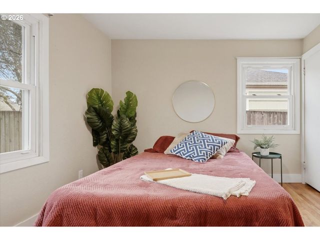 5823 Se INSLEY St, Portland, OR 97206