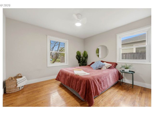 5823 Se INSLEY St, Portland, OR 97206