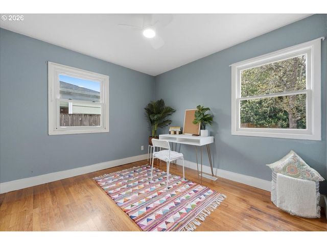 5823 Se INSLEY St, Portland, OR 97206