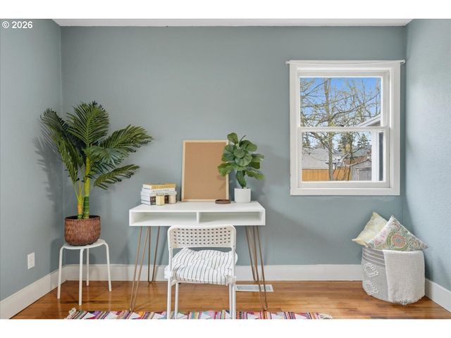 5823 Se INSLEY St, Portland, OR 97206