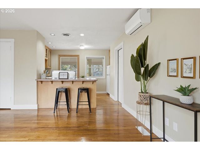 5823 Se INSLEY St, Portland, OR 97206