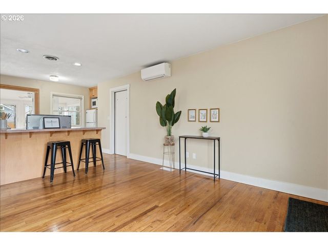 5823 Se INSLEY St, Portland, OR 97206