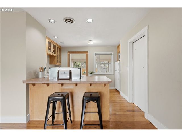 5823 Se INSLEY St, Portland, OR 97206