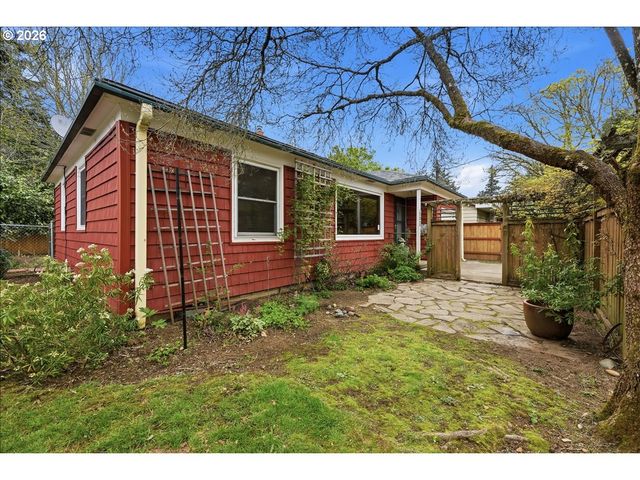 5823 Se INSLEY St, Portland, OR 97206