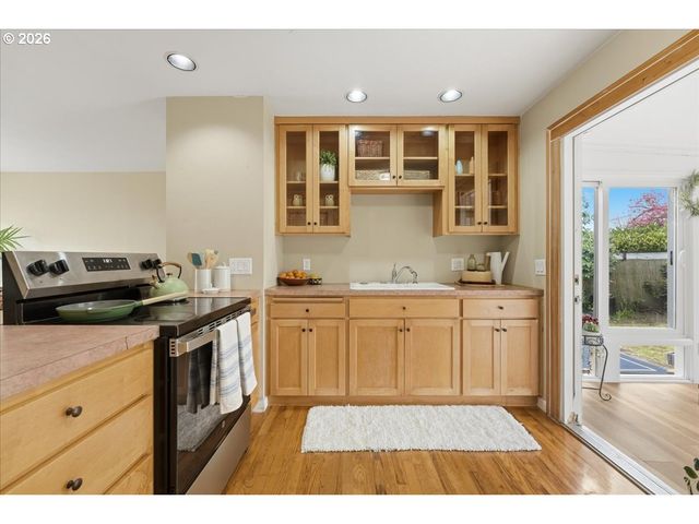 5823 Se INSLEY St, Portland, OR 97206