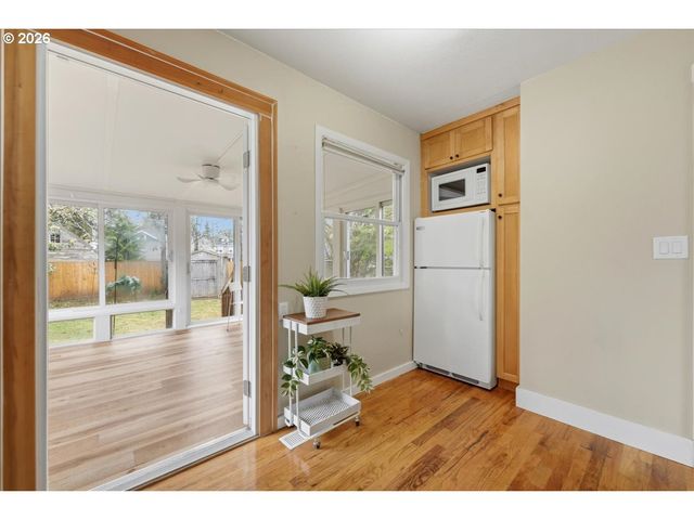 5823 Se INSLEY St, Portland, OR 97206