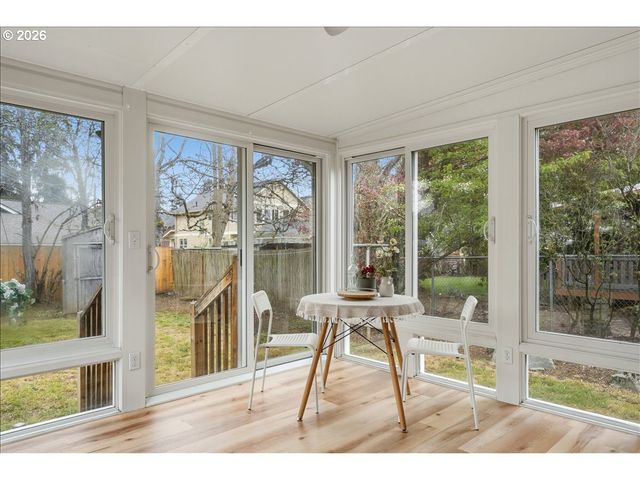 5823 Se INSLEY St, Portland, OR 97206