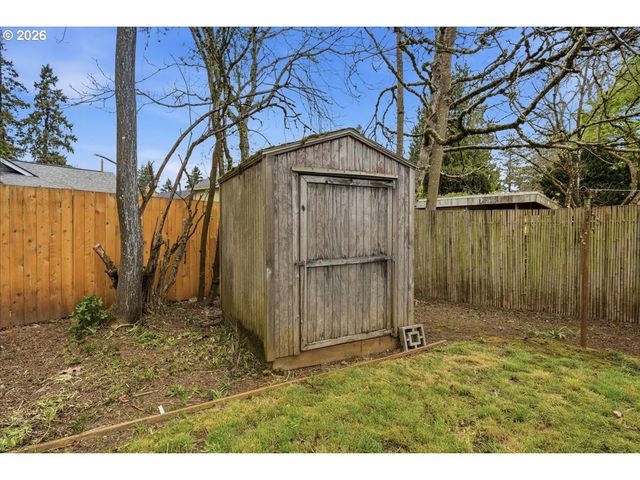 5823 Se INSLEY St, Portland, OR 97206