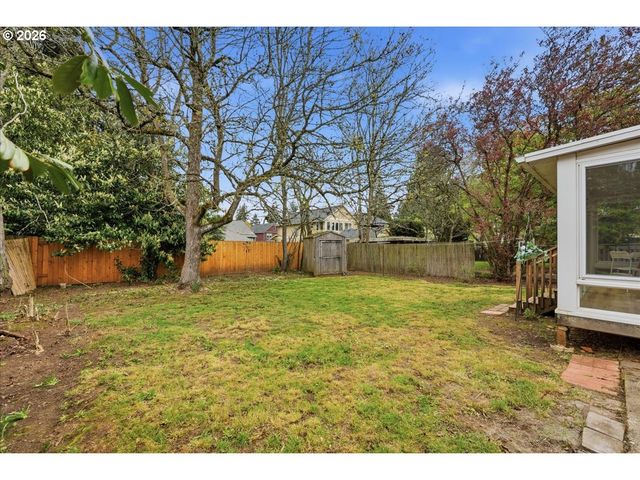 5823 Se INSLEY St, Portland, OR 97206