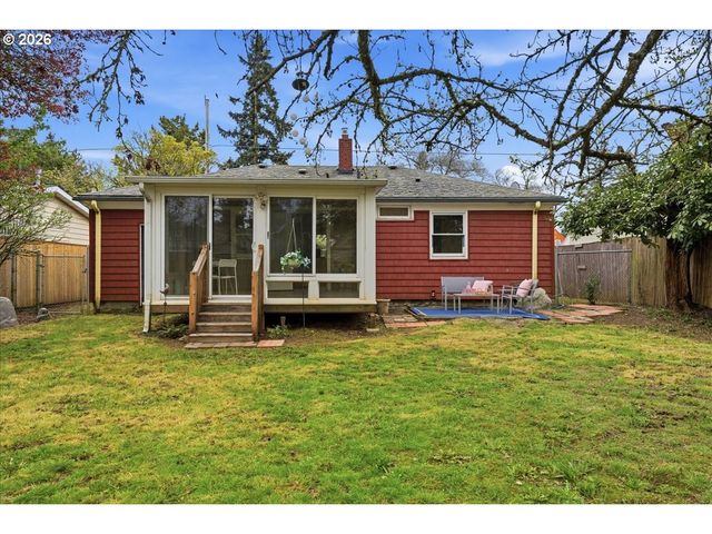 5823 Se INSLEY St, Portland, OR 97206