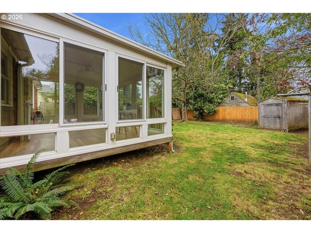 5823 Se INSLEY St, Portland, OR 97206