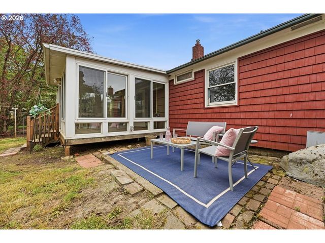 5823 Se INSLEY St, Portland, OR 97206