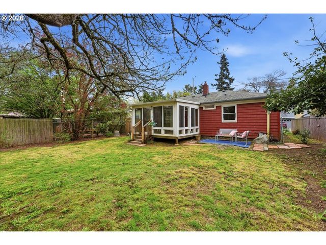 5823 Se INSLEY St, Portland, OR 97206