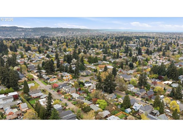 5823 Se INSLEY St, Portland, OR 97206