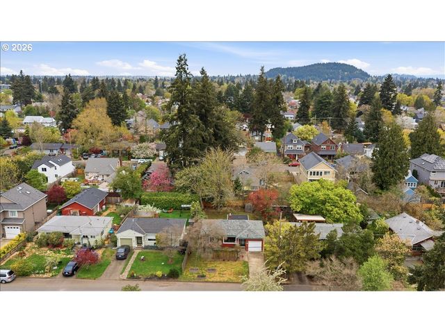 5823 Se INSLEY St, Portland, OR 97206