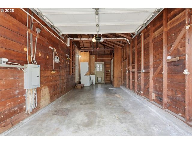 5823 Se INSLEY St, Portland, OR 97206