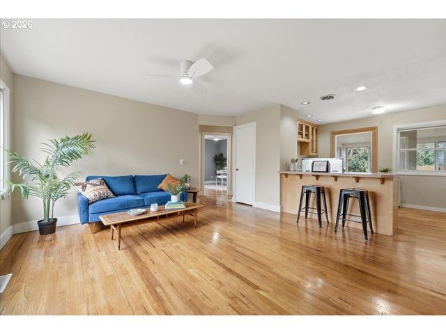 5823 Se INSLEY St, Portland, OR 97206