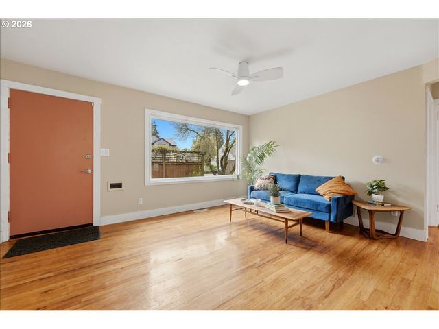 5823 Se INSLEY St, Portland, OR 97206