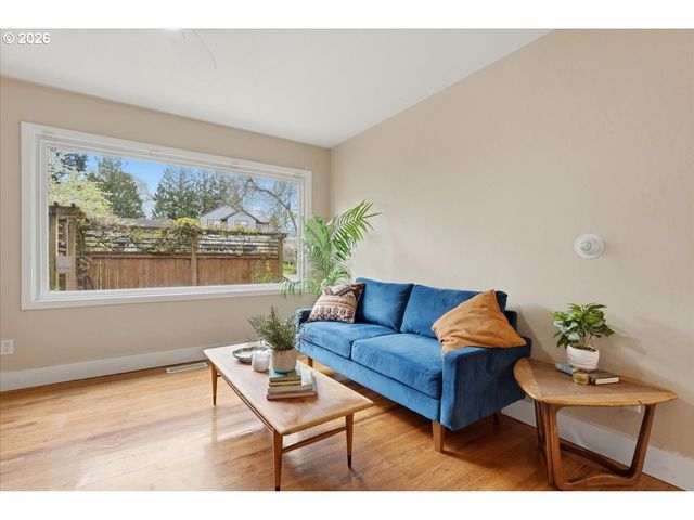 5823 Se INSLEY St, Portland, OR 97206