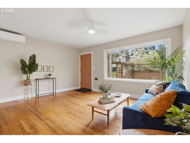 5823 Se INSLEY St, Portland, OR 97206