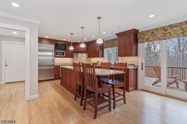 3 Beaver Brook Dr, Washington Twp., NJ 07853