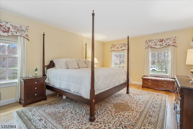 3 Beaver Brook Dr, Washington Twp., NJ 07853