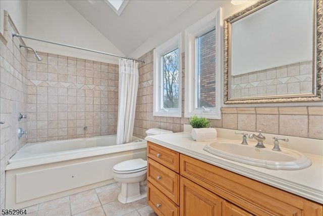 3 Beaver Brook Dr, Washington Twp., NJ 07853