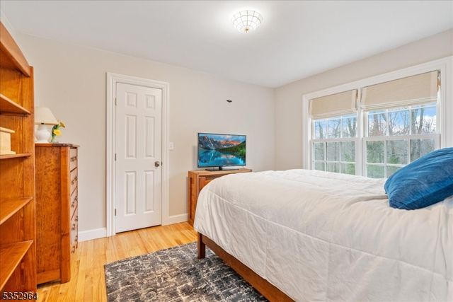 3 Beaver Brook Dr, Washington Twp., NJ 07853