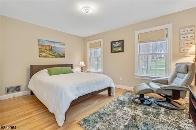 3 Beaver Brook Dr, Washington Twp., NJ 07853