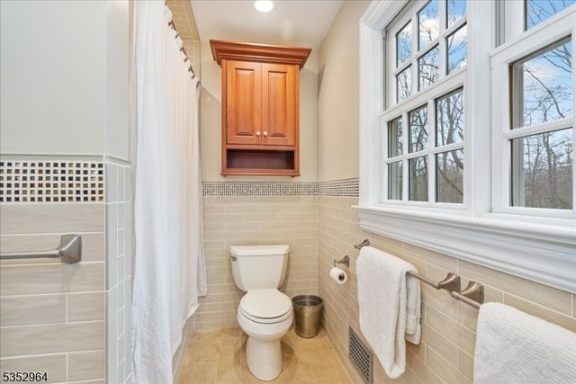 3 Beaver Brook Dr, Washington Twp., NJ 07853