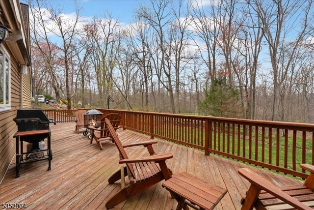 3 Beaver Brook Dr, Washington Twp., NJ 07853