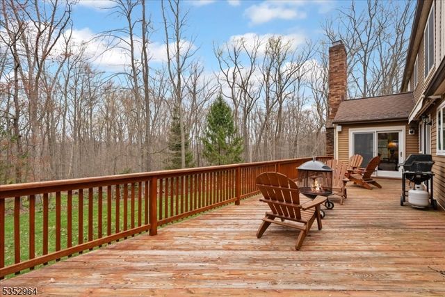 3 Beaver Brook Dr, Washington Twp., NJ 07853