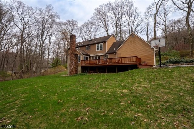 3 Beaver Brook Dr, Washington Twp., NJ 07853
