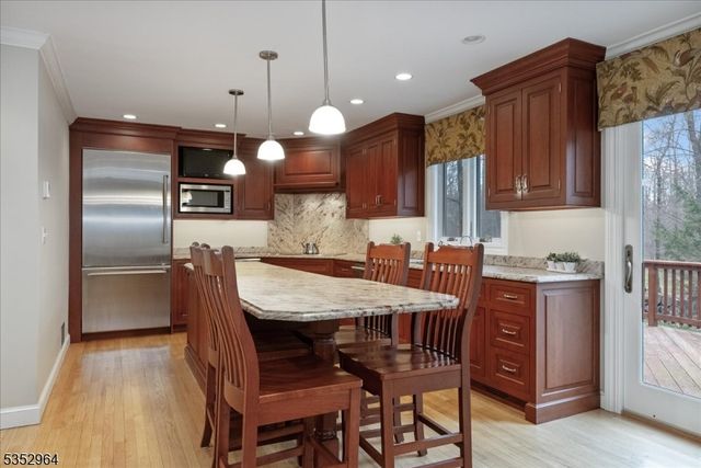 3 Beaver Brook Dr, Washington Twp., NJ 07853