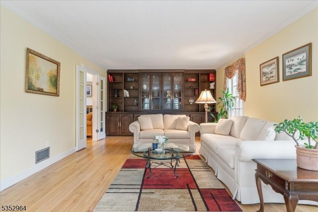 3 Beaver Brook Dr, Washington Twp., NJ 07853